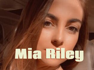 Mia_Riley