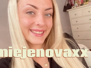 Sammiejenovaxx